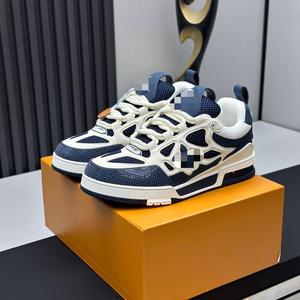Abbiamo in magazzino vestiti di tutti gli stili per tutte le fasce d'età. Contattatemi se hai bisogno di qualcosa. - Product Image 3