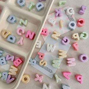 Perles de luxe en acrylique texturé, grandes perles à lettres anglaises, accessoires DIY pour sacs à dos, chaînes de téléphone, porte-clés et décorations suspendues - Product Image 1