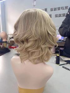 Perruque complète bouclée en cheveux Remy <span class=keywords><strong>13x4x1</strong></span> de 12 pouces pour femmes, avec dentelle transparente, densité 120%, vente en gros - Product Image 6