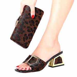 Ensemble de mode pour femmes italiennes africaines de <span class=keywords><strong>luxe</strong></span> chaussures à enfiler à talon carré doré avec bout ouvert pour la fête en automne - Product Image 5