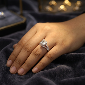 Anillo de Compromiso con Diamante Cultivado en Laboratorio con Corte Princesa, Certificado por IGI, Oro Blanco Clásico para Mujer en Oro de 10K, 14K, 18K, Plata 925, 935 - Product Image 1