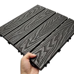 Tarima de Exterior de Plástico Compuesto con Relieve 3D de Grano de Madera, Baldosas de Patio Encajables WPC - Product Image 3