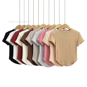 T-shirt court à col rond et ourlet incurvé pour femme, coupe ajustée, côtelé, manches courtes, tendance - Product Image 1
