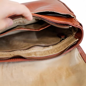 Bolso de hombro de cuero suave para mujer, de proveedor indio, con un aspecto elegante y almacenamiento práctico, disponible a un precio razonable. - Product Image 4