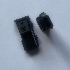 Connettore Maschio Automobilistico 12V 16A a 2 Fori <span class=keywords><strong>in</strong></span> Rame Nero 1563189-1 con Alloggiamento <span class=keywords><strong>in</strong></span> PBT - Product Image 4