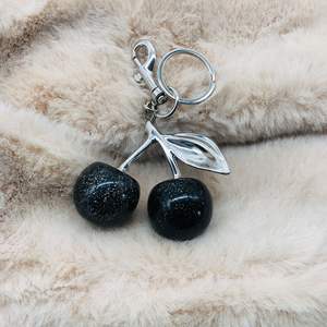 Брелок с кристаллами, красная вишня, изысканная женская сумка, подвеска, милые украшения для автомобильного брелка на заказ - Product Image 4