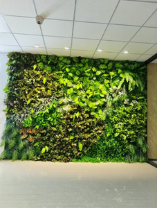 ผนังหญ้าเทียม ฉากหลังต้นไม้สีเขียว แผงผนังป้องกันแสงแดด ป้องกันรังสียูวี สำหรับตกแต่งสวนภายนอกอาคาร - Product Image 1