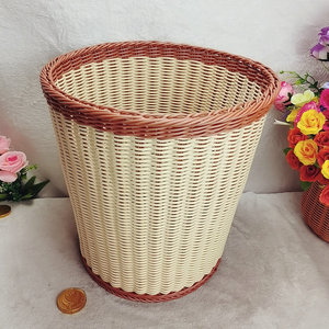 Panier à linge rond en plastique imitation rotin tressé, organisateur de vêtements écologique, type sur pied - Product Image 1