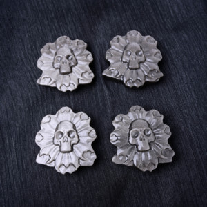 Colección de calaveras de obsidiana plateada talladas a mano con cristales naturales al por mayor para regalo - Product Image 4