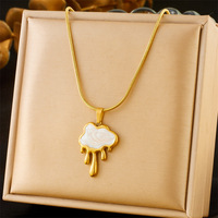 Ensemble de bijoux en acier inoxydable étanche pour femmes collier de nuage de pluie en coquille blanche de lave irrégulière clou d'oreille plaqué or Unique