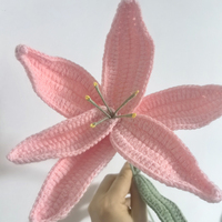 Dekorative Blumen Handgefertigte Häkelblume Lilie in Verschiedenen Farben Vorrätig Geringe Mindestbestellmenge 1 Stück DIY-Bouquet für Jubiläumsblumen