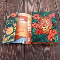 Service d'impression de livres de luxe à couverture rigide avec bords à motifs, bords peints et jaquette.