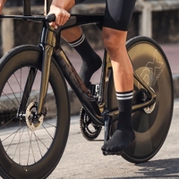 Chaussettes de sport rayées de grande marque, chaussettes de compression professionnelles, chaussettes de cyclisme avec logo personnalisé, chaussettes de performance blanches et noires