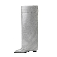 Bottes de luxe en cristal pliables argentées à bout pointu et talon compensé recouvert, hauteur genou, pour femmes