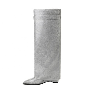 Bottes de luxe <span class=keywords><strong>en</strong></span> cristal pliables argentées à bout pointu et talon compensé recouvert, hauteur genou, pour femmes - Product Image 5