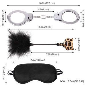 Set SM per Adulti, Manette in Metallo Nero e Rosso, Maschera per Occhi, Stimolazione con Piume, Set di Tre Pezzi per Coppie - Product Image 2