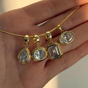 <span class=keywords><strong>Collier</strong></span> en argent 925 plaqué or avec pendentif émeraude ovale en CZ à double sertissage épais et diamants - Product Image 1