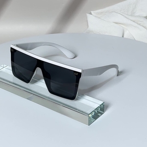 Firstsense Moda Personalidad Gama alta Una pieza Marco grande Gafas de sol con protección solar Gafas de Sol de estilo europeo y americano - Product Image 2