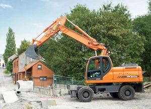 Excavadora de Ruedas Develon DX210W de 21 Toneladas, Excavadora Móvil de Alta Capacidad con Neumáticos de Caucho, Especialista en Infraestructura Vial - Product Image 3