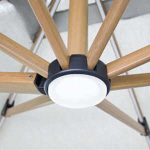Ombrello da esterno moderno resistente con finitura in legno grande ombrellone 3*3M quadrati con luce su misura ombrellone da giardino - Product Image 3