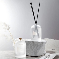 Bouteille diffuseur de roseau en verre de luxe avec logo personnalisé 100ml 150ml 200ml 500ml forme ronde vide givré clair avec emballage cadeau