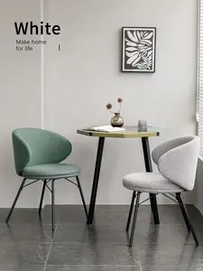 Rundrücken und dicker stützender Sitz Kaschmir rostfeste Eisenbeine geeignet für Esszimmer und Küchen