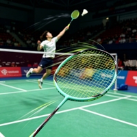 Raquette de badminton ultra légère en carbone intégral légèrement rigide 5U avec poignée ergonomique G6