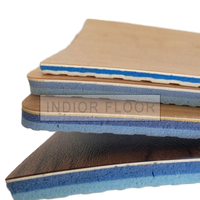 Carreaux de sol en vinyle PVC de conception européenne 4.5mm Grain Intérieur Gymnase Écoles Bureaux Terrains de basket-ball Utilisation polyvalente Hôtels