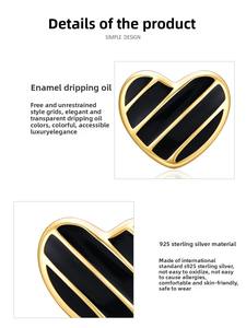 विंटेज क्लासिक ठीक गहने 14k सोने की प्लेटेड ब्लैक एनमेल दिल के आकार के स्टड इयररिंग्स - Product Image 6