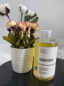 Tónico Líquido Vegano de Lujo Hidratante y Antiarrugas con 7% de Ácido Glicólico y Solución que Ajusta el Color para Todo Tipo de Piel - Product Image 4