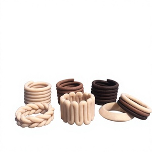 Nouvel ensemble de bracelets fantaisie en acrylique coloré, design élégant et de haute qualité avec breloque pique plaquée or, bijoux de mode pour femme pour mariage - Product Image 5