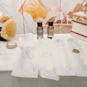 Un ensemble d'articles de toilette jetables spécialement conçu pour les hôtels réguliers - Product Image 1