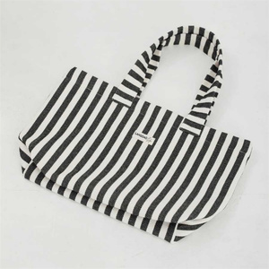 กระเป๋าผ้าแคนวาสลายทางขนาดใหญ่พิเศษกระเป๋าชายหาดเดินทางกลางแจ้งฤดูร้อนกระเป๋าช้อปปิ้งสีฟ้าขาวแบบพกพาที่มีด้ามจับสำหรับผู้หญิง - Product Image 2