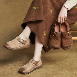 Zapatos de mujer de piel hechos a mano con punta redonda, estilo retro, de boca baja, tacón plano y suela suave, novedad de primavera. - Product Image 1