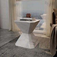 Tabouret de jardin MGO, table d'appoint en finition marbre blanc imitation, meubles durables et écologiques pour l'extérieur et l'intérieur