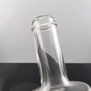 700 ml klassisches zylindrisches Glas hohe Kapazität Likör-Flasche Lebensmittelqualität Großhändler Siebdruck elegantes Oberklassiges Design