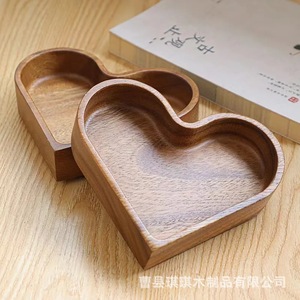 Bandeja para Nueces en Forma de Corazón de Madera Maciza Estilo Japonés, con 4 Compartimentos, para Almacenamiento y Servicio de Frutos Secos, Uso Residencial - Product Image 4