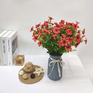 Fiori Artificiali di Eucalipto a 7 Rami con Viola per Decorazioni Moderne, Composizioni Floreali per Matrimoni e Casa all'Ingrosso - Product Image 1