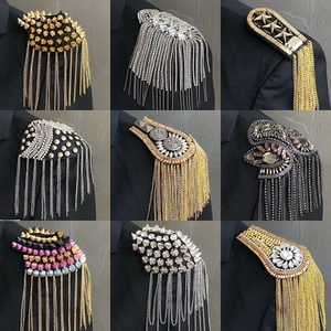 Parche de hombro con borlas y cadena de púas plateadas estilo punk gótico OEM en stock para <span class=keywords><strong>accesorios</strong></span> de ropa de traje para hombres/mujeres - Product Image 3