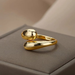 Bague réglable plaquée or en forme de goutte d'eau, design léger et luxueux, bijou unisexe, cadeau - Product Image 1