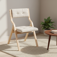 Chaise scandinave moderne en bois pliable pour la maison, avec coussin rembourré beige, dossier capitonné et rembourrage en mousse, pour salon sur sol dur