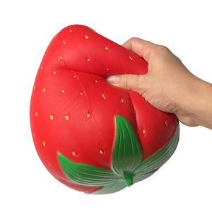 GL Jumbo Strawberry Giant Squishy, Juguete Sensorial de Fresa Gigante Personalizado al por Mayor, Juguete Blandito de Espuma de PU para Aliviar el Estrés - Product Image 1