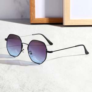 Lunettes de soleil polygonales en métal avec logo personnalisé, monture petite, verres dégradés rétro, protection UV400, pour hommes et femmes - Product Image 5