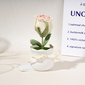 Maceta de rosas de ganchillo hecha a mano, bonita decoración floral de punto con <span class=keywords><strong>detalles</strong></span> delicados para la decoración del hogar y regalo de San Valentín - Product Image 3