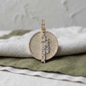 Pendentif Iced Out de luxe pour homme, en argent 925 et moissanite, avec breloque ronde en forme de lettre, pour événements hip-hop - Product Image 4