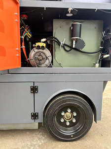 Balayeuse de sol électrique Renqi D19 autopropulsée, entièrement fermée, fonctionnant sur batterie, avec pistolet à brouillard - Product Image 5