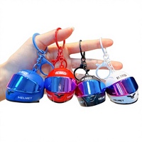 Mini casque porte-clés jouet avec visière colorée et anneau de fixation, breloque pour sac de moto, accessoire de transport quotidien