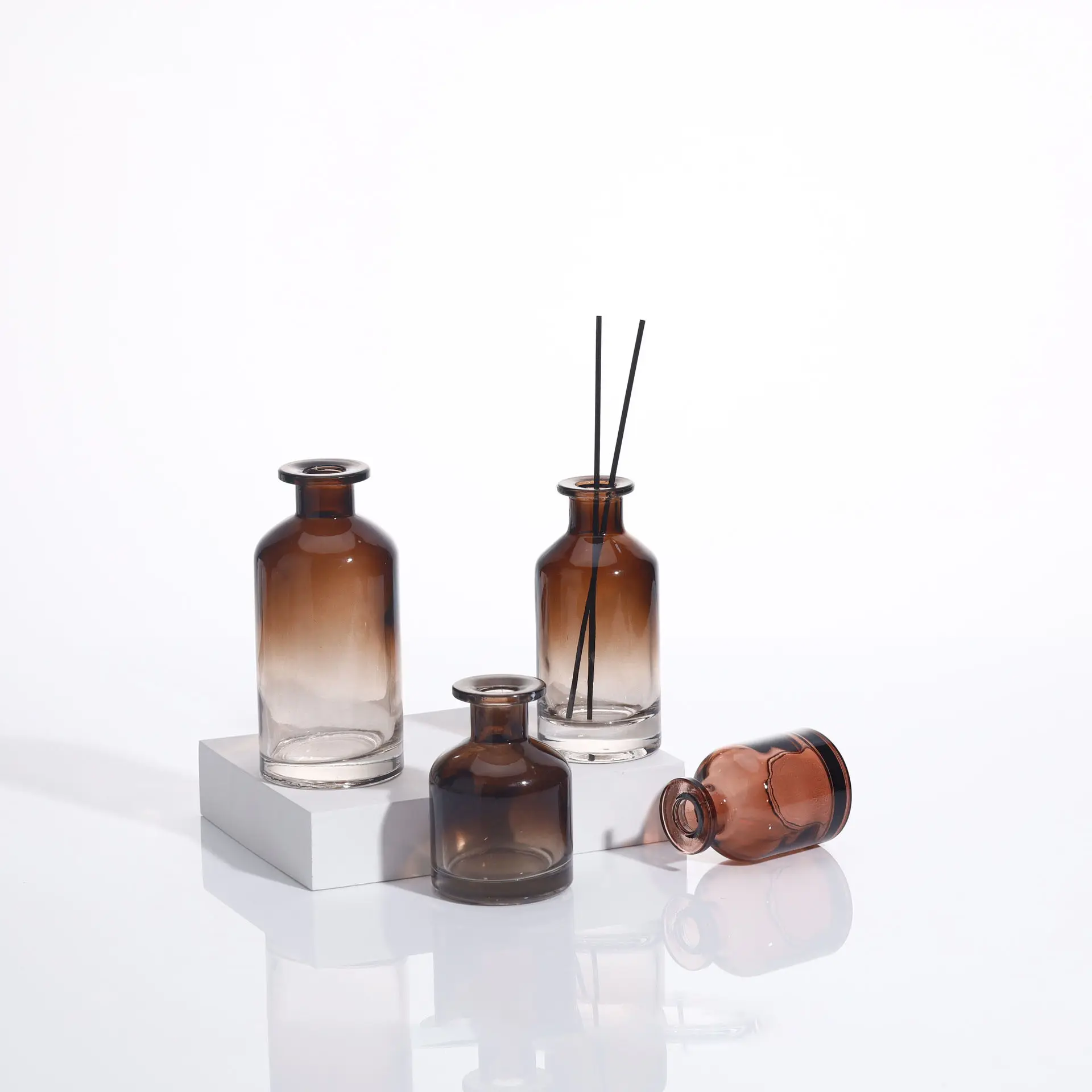 Difusor de perfume âmbar gradiente para decoração de casa com cortiça garrafa difusora de cana de fabricante direto