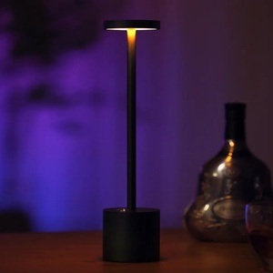 โคมไฟตั้งโต๊ะ LED โมเดิร์น 3000k สำหรับโรงแรม ร้านอาหาร บาร์ ห้องนอน ชาร์จ USB ไฟกลางคืนสไตล์เรโทร ดีไซน์แปลกใหม่ ใช้พลังงานจากแบตเตอรี่ - Product Image 4