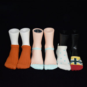 Mannequin de pieds en plastique blanc de <span class=keywords><strong>couleur</strong></span> <span class=keywords><strong>chair</strong></span> à cinq orteils Mannequin de pied féminin exquis pour affichage de chaussettes - Product Image 3